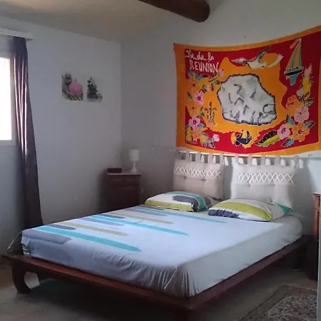 Mas Les Cigales Bed & Breakfast Roaix